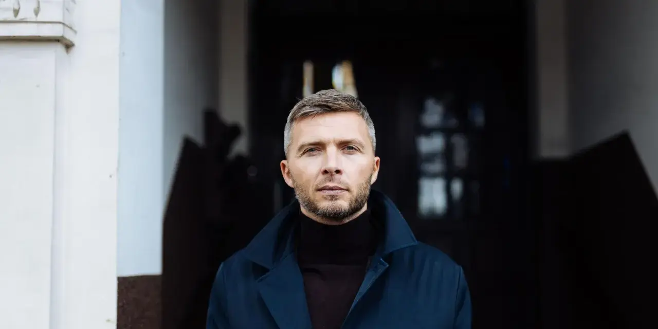 Czy świadek może mieć adwokata? Poznaj swoje prawa i ochronę.