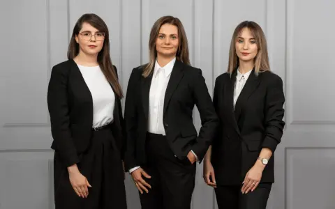 Ile kosztuje adwokat od odszkodowania? Modele rozliczeń i ukryte koszty