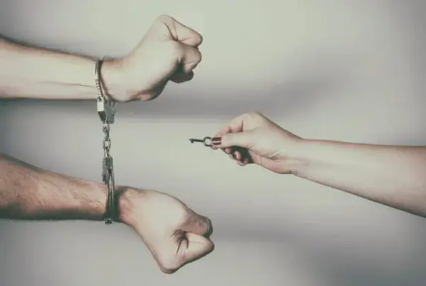 Sąd penitencjarny: Co to jest? Twoja szansa na wcześniejszą wolność