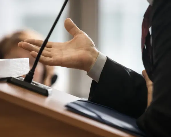 Sąd wzywa świadka ile razy? Uniknij grzywny i aresztu!